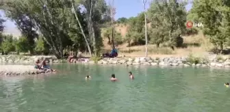 Sıcaktan bunalanlar soluğu Tağar Çayı'nda aldı