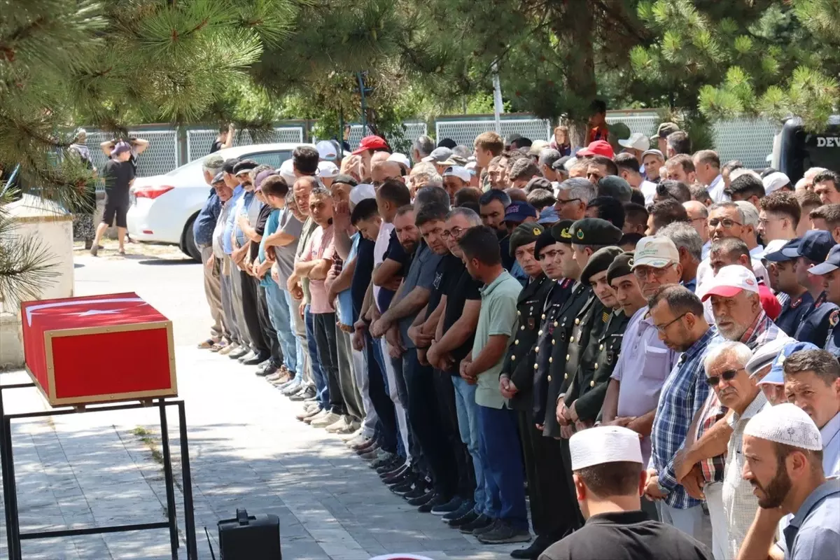 Kıbrıs gazisi Abdulkadir Arslan'ın cenazesi toprağa verildi