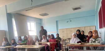 Cizre İlçe Milli Eğitim Şube Müdürü Ahmet Gümüş, öğrencileri ziyaret etti