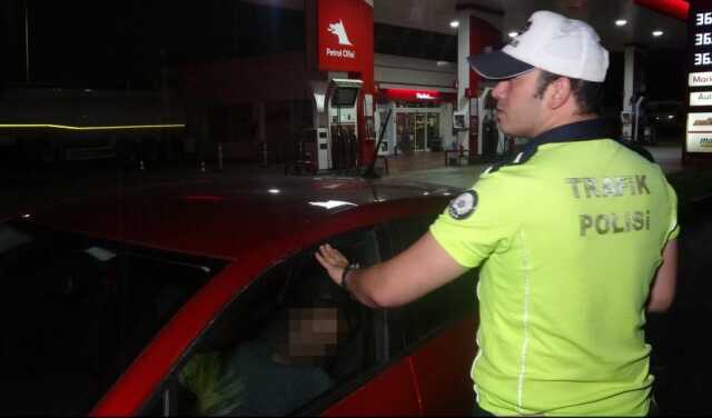 Kimi otomobil salladı, kimi cama vurdu! Sürücü 3 saatin ardından güçlükle uyandı