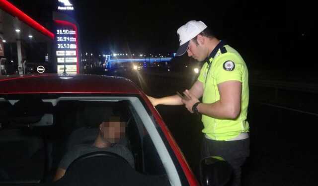 Kimi otomobil salladı, kimi cama vurdu! Sürücü 3 saatin ardından güçlükle uyandı