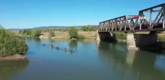 Milli sporcu olmak için Murat Nehri'nde kürek çekiyorlar