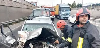 Körfez'de iş makinesine arkadan çarpan otomobilde sıkışan sürücü ağır yaralandı