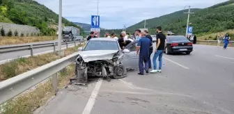 Samsun'da bariyerlere çarpan otomobildeki 2 kişi yaralandı