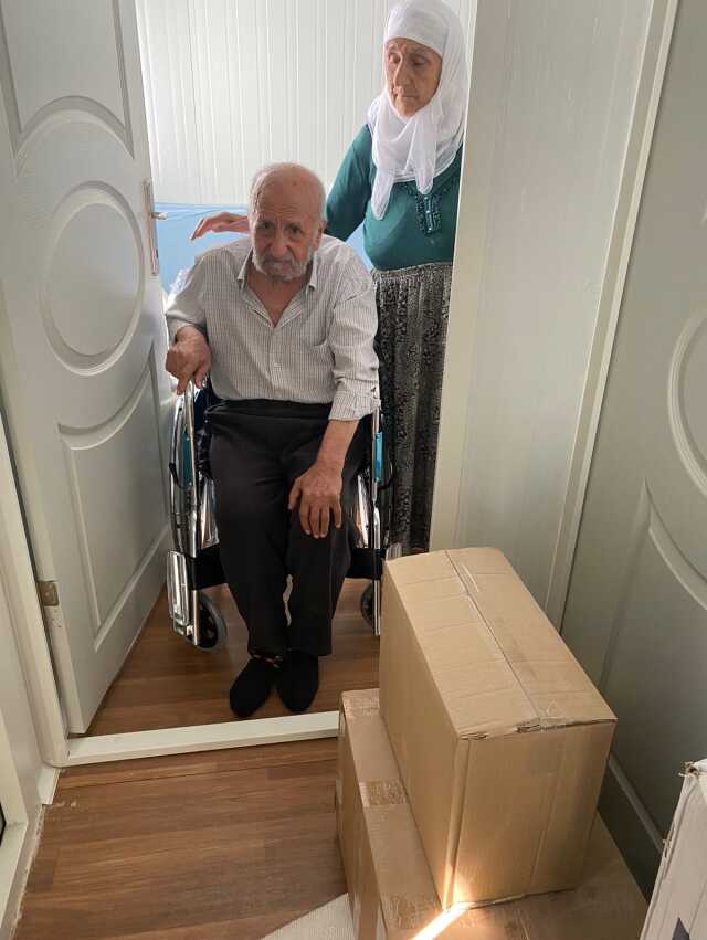 Adıyaman Belediyesi, İhtiyaç Sahiplerine Tekerlekli Sandalye Hediye Etti