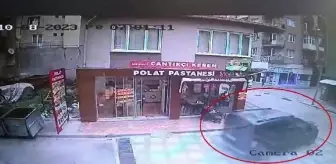 Bursa'da kaldırımda bekleyen kişi hafif ticari aracın çarpması sonucu hayatını kaybetti