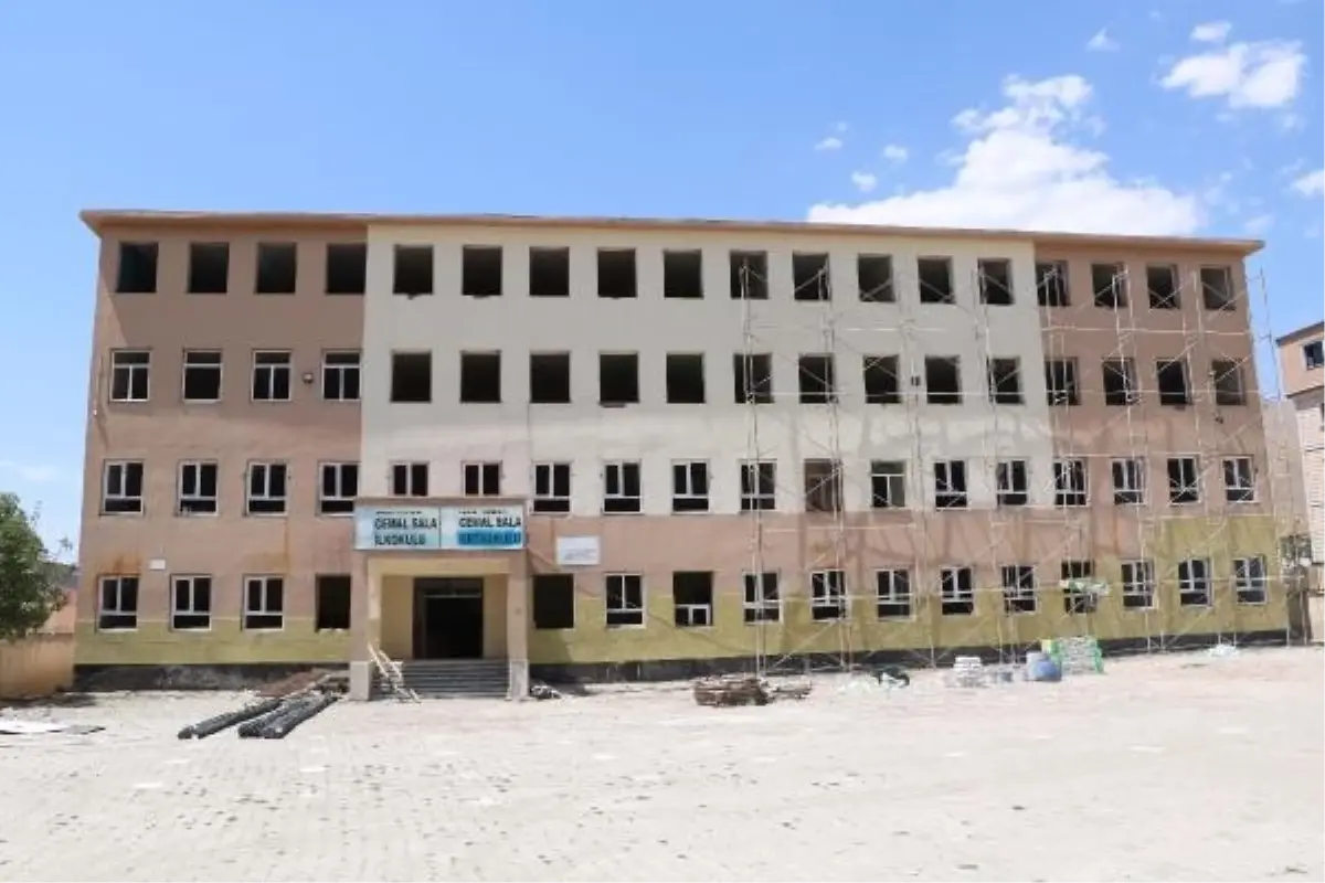 Yüksekova'da deprem riskine karşı okullar güçlendiriliyor