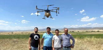 Kars'ta Çiftçiler, Dronlarla İlaçlama Yapıyor