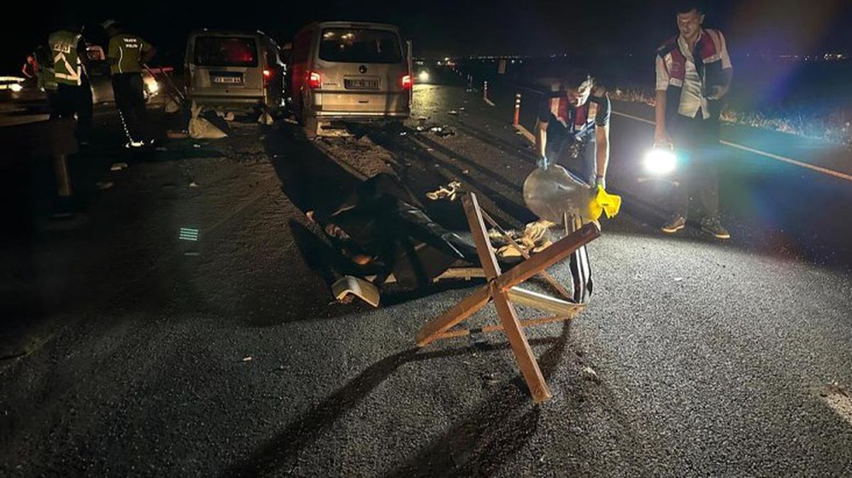 Kaza yapanların yardımına gidenlerin arasına başka bir araç daldı! 3 kişi öldü, 7 kişi yaralandı