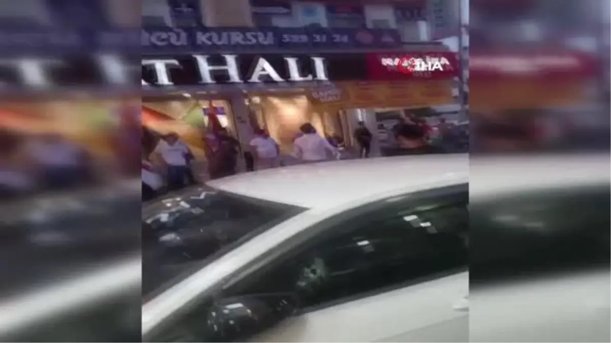 Küçükçekmece'de motosikletli iki telefon dükkanına kurşun yağdırdı: 1 ölü, 1 yaralı