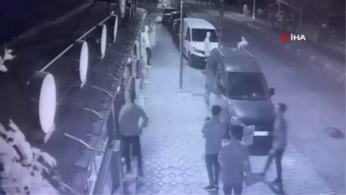 Malatya'da deprem anı güvenlik kameralarına yansıdı