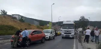 Maltepe'de yağış nedeniyle meydana gelen zincirleme kazada 16 araçta hasar oluştu