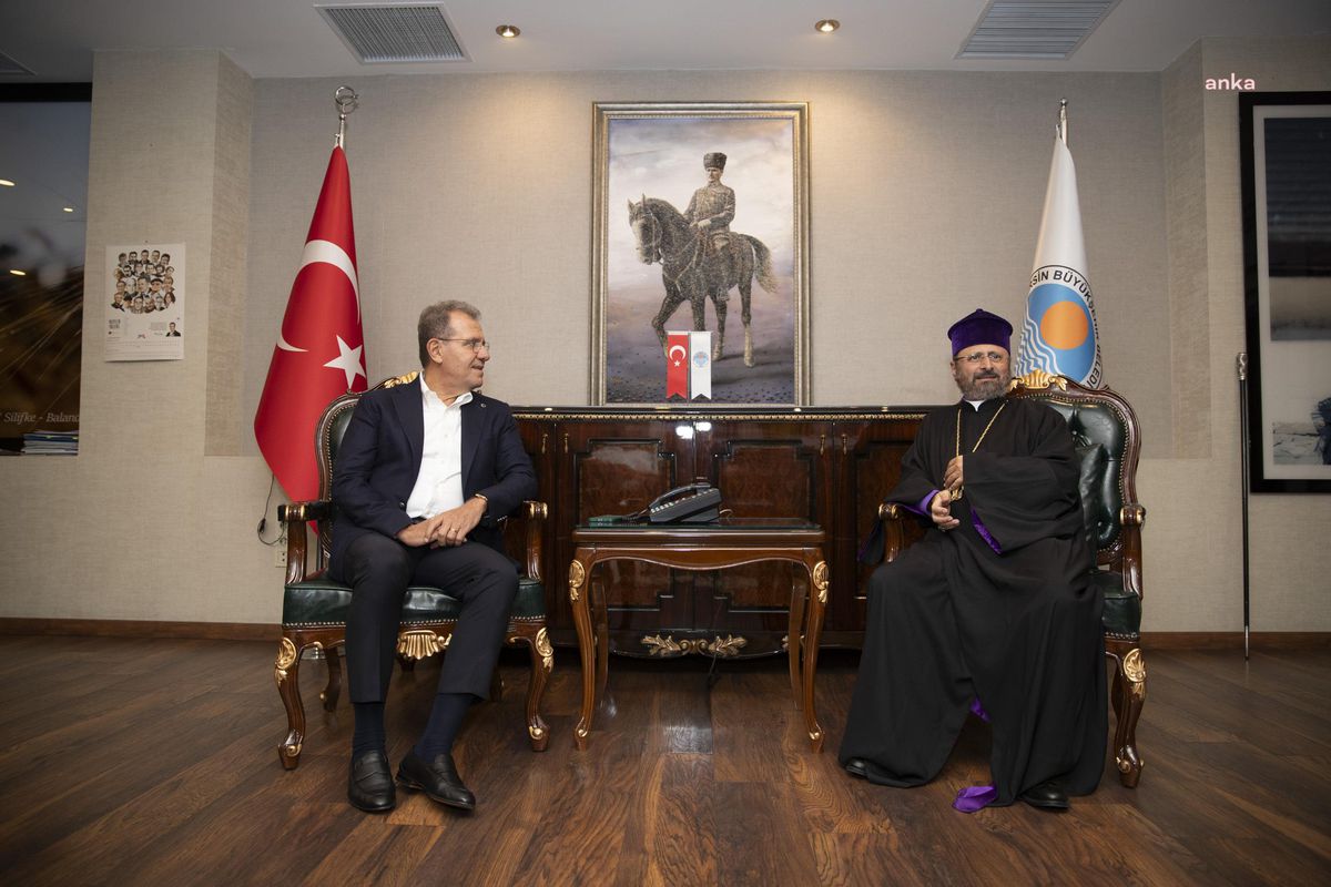 Mersin Büyükşehir Belediye Başkanı Vahap Seçer, Türkiye Ermenileri Patriği Sahak Maşalyan ve beraberindeki heyetle bir araya geldi