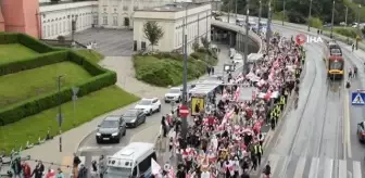 Polonya'daki Belarus vatandaşlarından cumhurbaşkanlığı seçimlerinin yıl dönümünde protesto