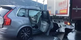 Şarkıcı Tan Taşçı ve menajeri kaza geçirdi