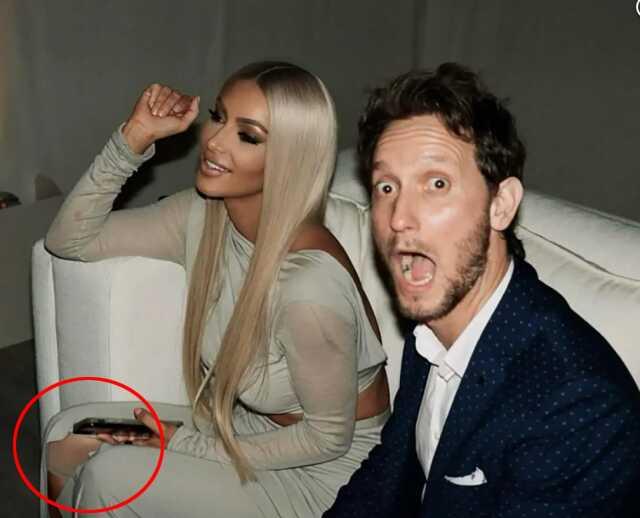 Şekillendirici korse giyen Kim Kardashian paylaşımını anında kaldırdı! Takipçileri yorum yaparken acımadı Şekillendirici korse giyen Kim Kardashian paylaşımını anında kaldırdı! Takipçileri yorum yaparken acımadı