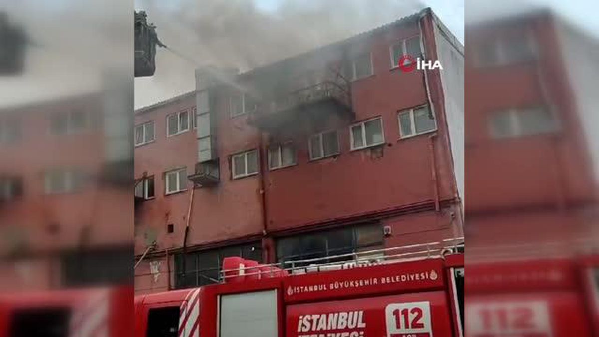 Sultangazi'de 4 katlı iş merkezinde yangın çıktı