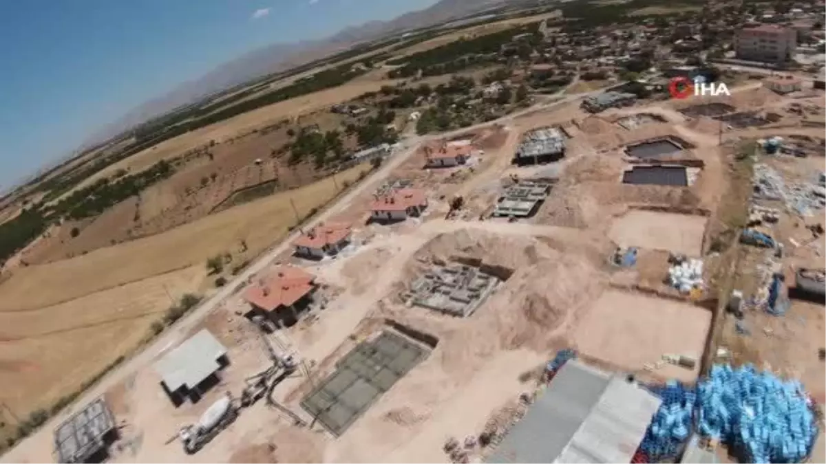 Tamamlanan köy evleri hak sahiplerine teslim ediliyor