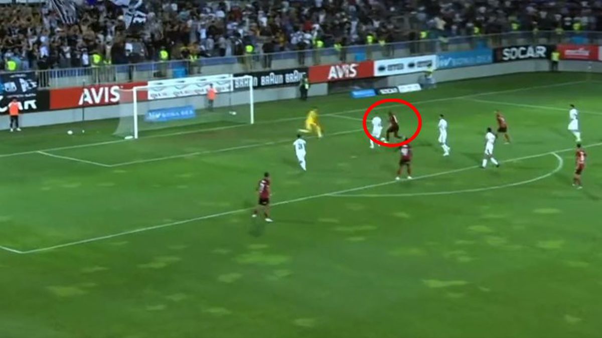 Topla buluşması yetiyor! Aboubakar'dan enfes gol