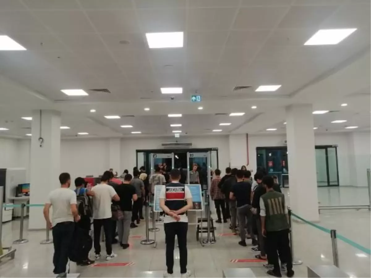 Kocaeli ve Çevresinde Yakalanan 163 Kaçak Göçmen Sınır Dışı Edildi