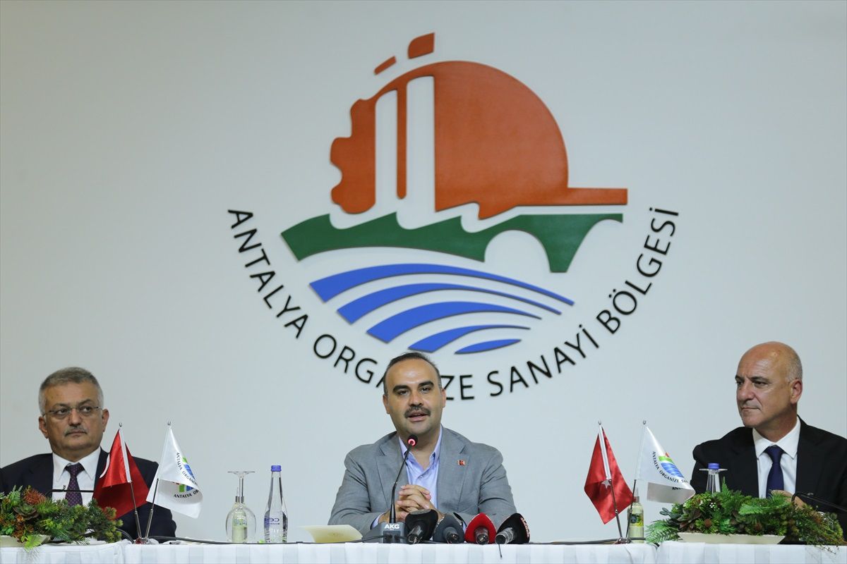 Sanayi ve Teknoloji Bakanı: Uluslararası yatırımcılar da Türkiye'ye yönelik yatırım planlarını hızlandırma gayreti içindeler
