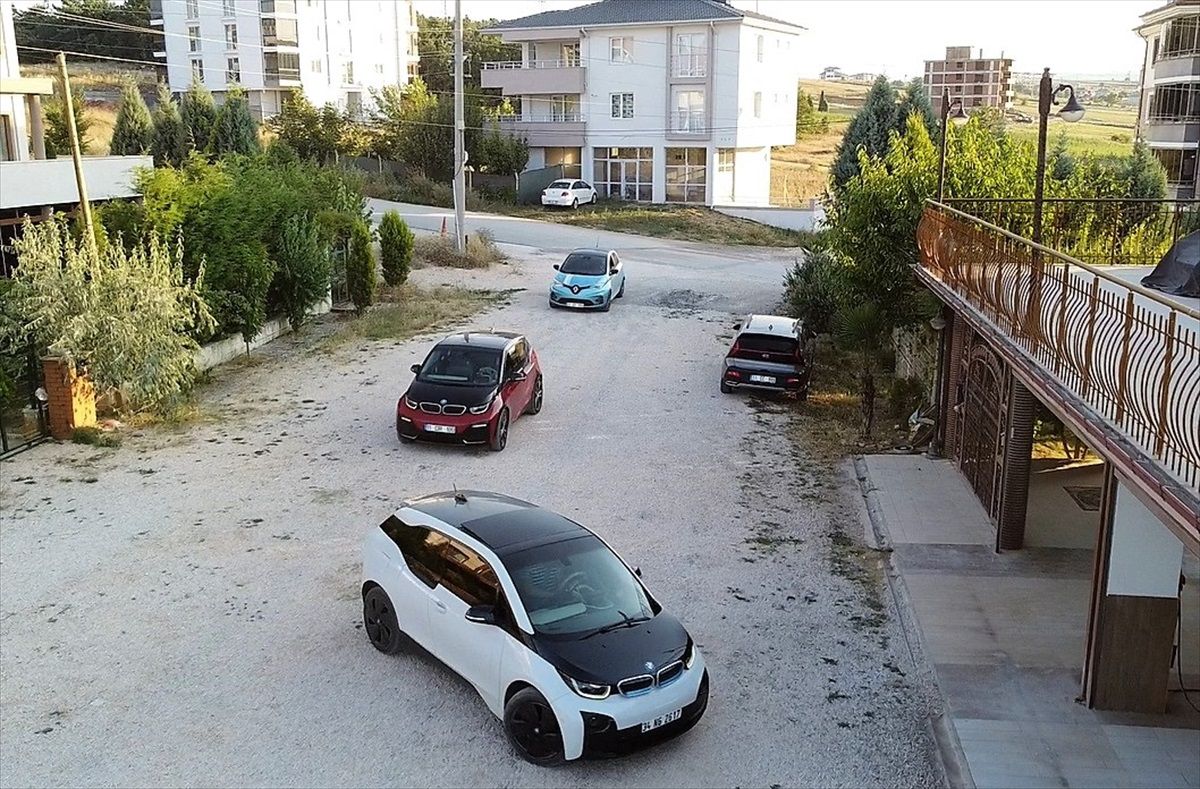 Bilecik'te 5 Yıldır Elektrikli Araç Kullanan Aile Şarj İstasyonu Kurdu