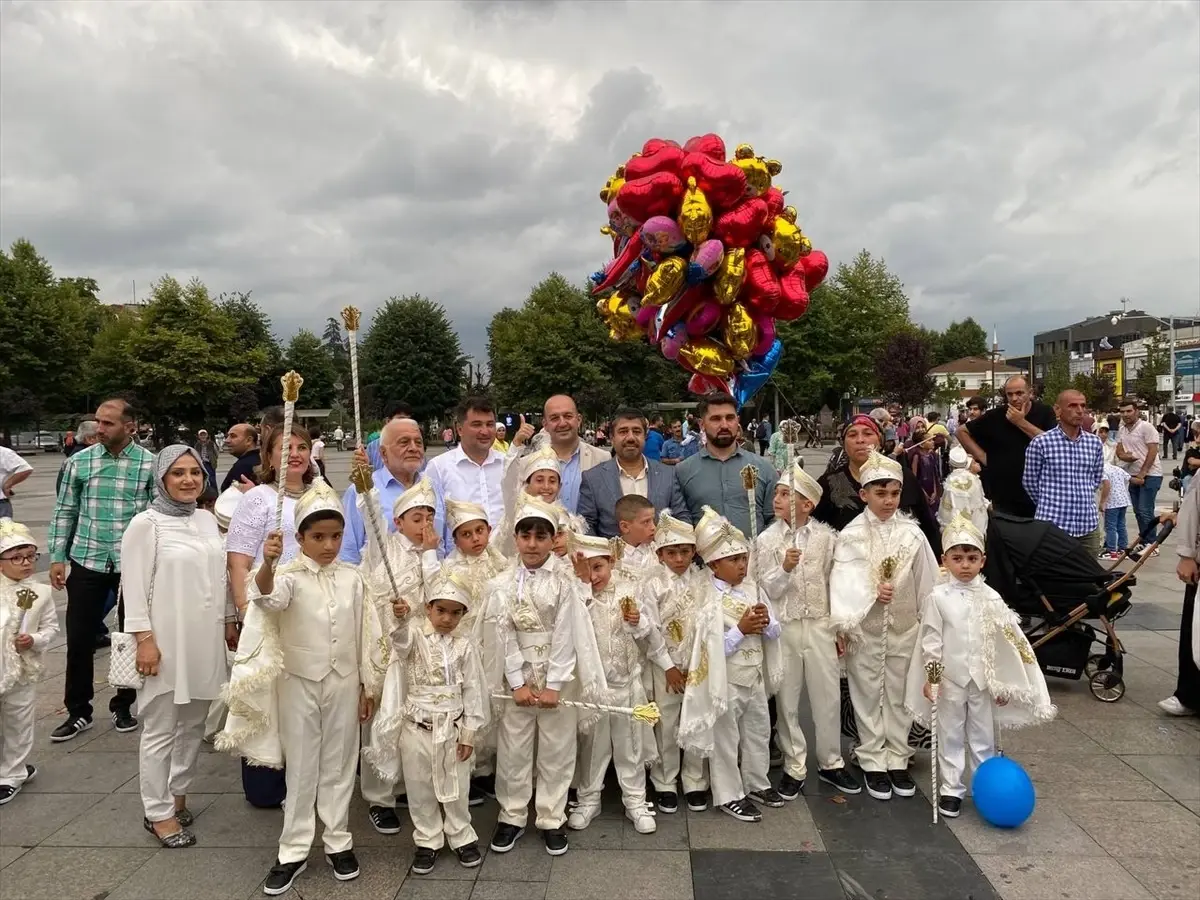 Düzce Belediyesi 157 çocuğun sünnet şölenini düzenledi