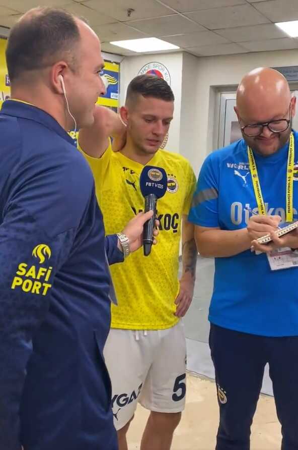 Evli erkekler aynı yorumu yapıyor! Fenerbahçeli yıldızın röportajına takım arkadaşı damga vurdu
