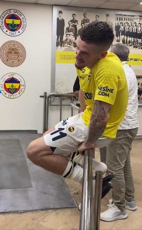 Evli erkekler aynı yorumu yapıyor! Fenerbahçeli yıldızın röportajına takım arkadaşı damga vurdu