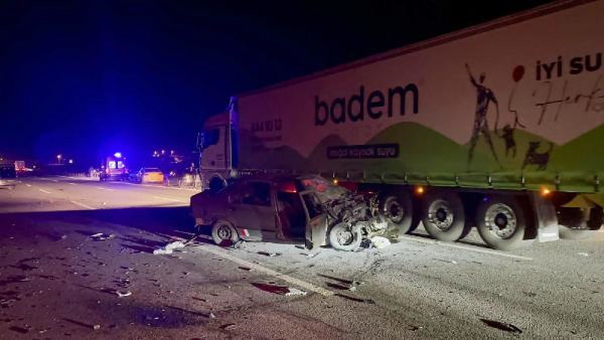 Aksaray'da Otomobilin Patlayan Lastiğine Zincirleme Kaza: 2 Ölü, 9 Yaralı
