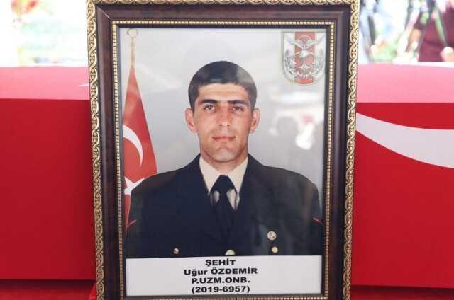 Pençe Kilit operasyonunda şehit olan 6 asker toprağa verildi Pençe Kilit operasyonunda şehit olan 6 asker toprağa verildi