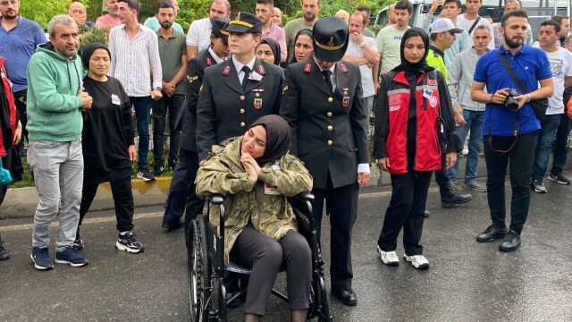 Pençe Kilit operasyonunda şehit olan 6 asker toprağa verildi Pençe Kilit operasyonunda şehit olan 6 asker toprağa verildi