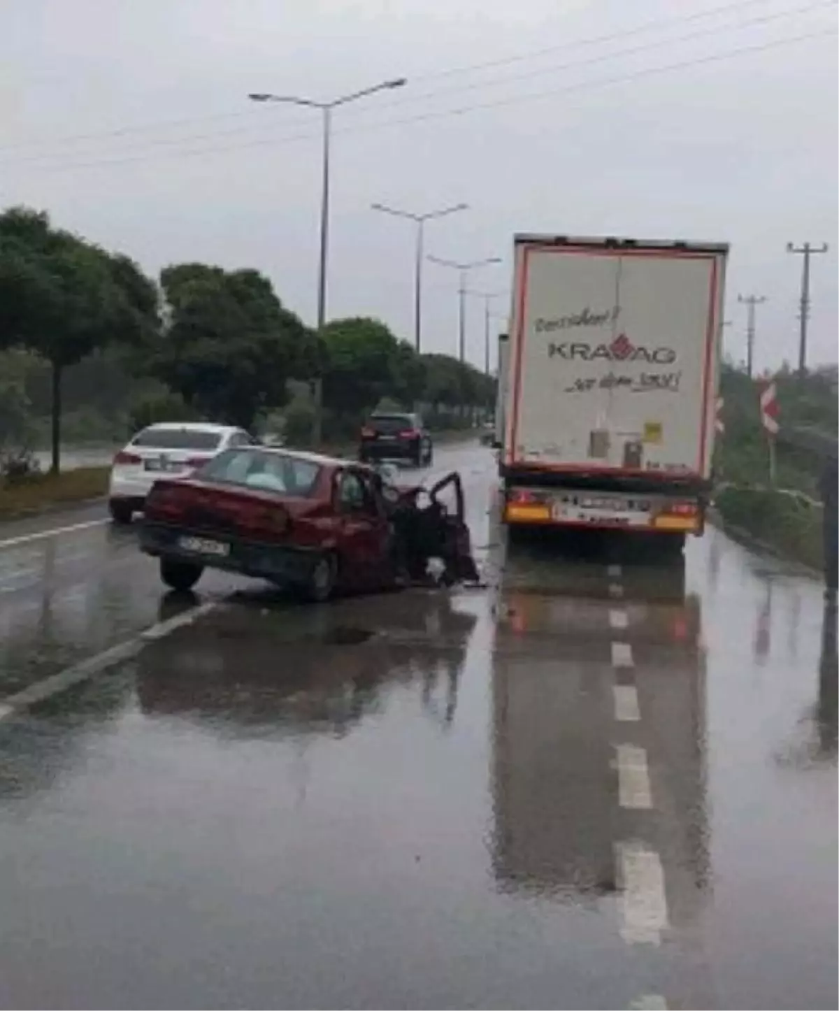 Samsun'da TIR ile otomobil çarpışması: 1 ölü, 2 yaralı