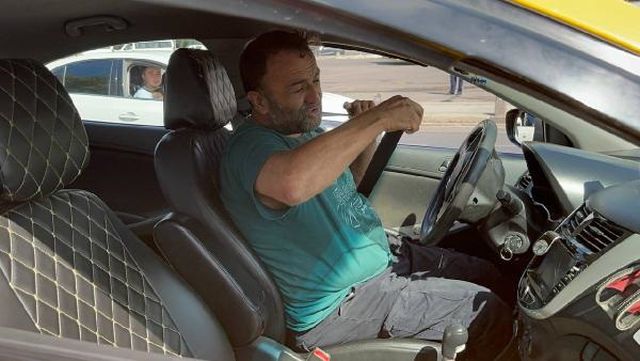 Polis ekiplerine yaptığı şov yapan taksiciye iki kez ceza yazıldı Polis ekiplerine yaptığı şov yapan taksiciye iki kez ceza yazıldı