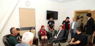 Düzce Valisi Cevdet Atay, elektrik çarpması sonucu yaralanan gencin ailesini ziyaret etti