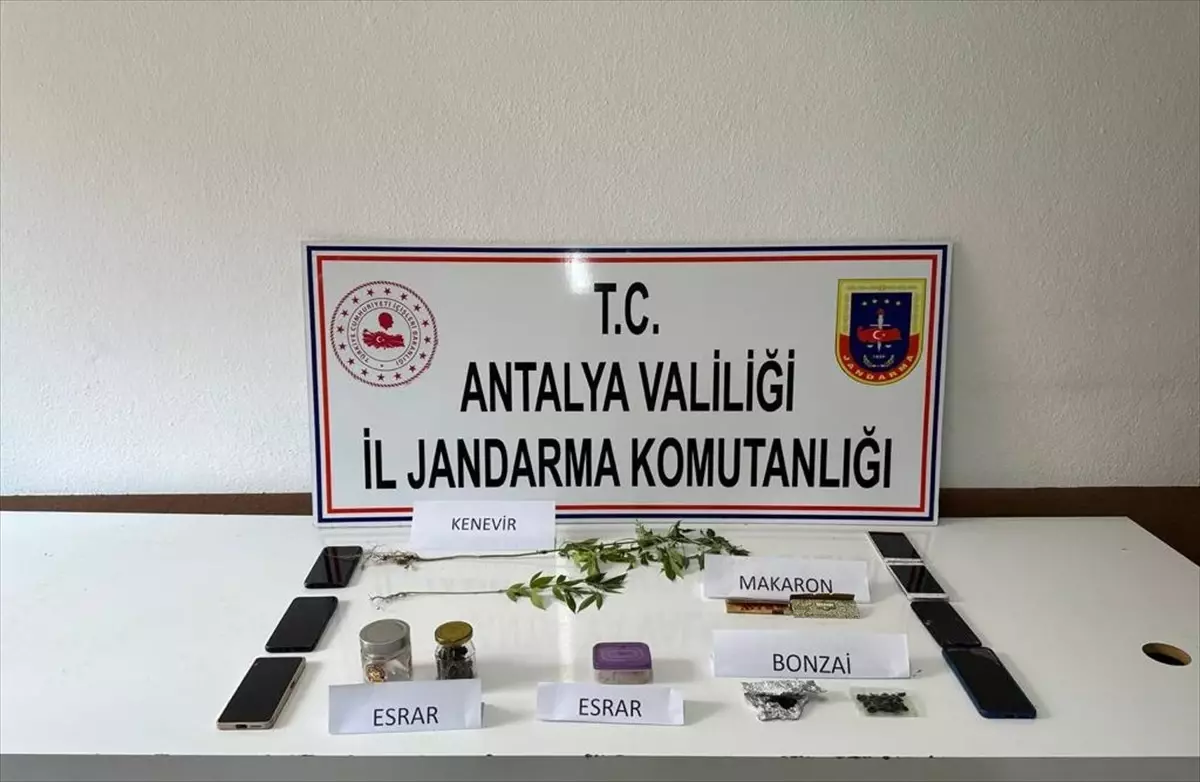 Antalya'da uyuşturucu operasyonunda 11 kişi gözaltına alındı