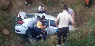 Bucak'ta Şarampole Devrilen Otomobilde 4 Kişi Yaralandı