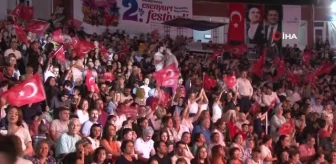 Esenyurt'ta vatandaşlar Ceylan Ertem konseri ile eğlendi