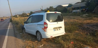 İzmir'de hafif ticari araçla elektrikli motosikletin çarpıştığı kazada 1 kişi öldü