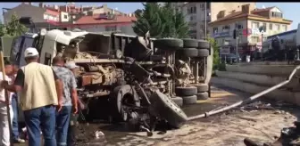 Develi'de freni patlayan kamyon meydana uçtu