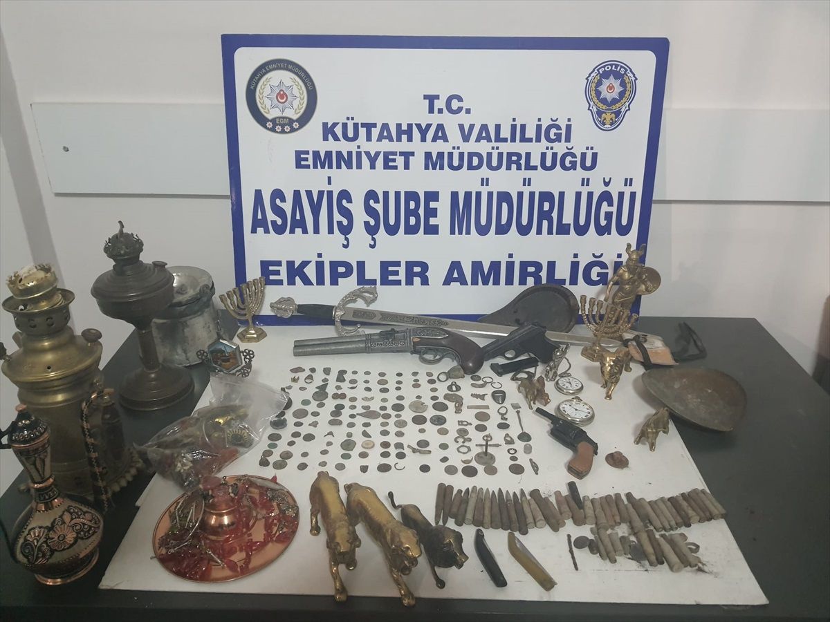 Kütahya'da Otomobilde Tarihi Eser Bulunduran Zanlı Hakkında İşlem Başlatıldı