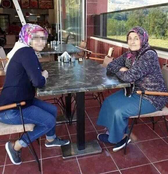 Cinnet evi kapı deliğinden görüntülendi! Mavi leğen ve kanlar içindeki halı dikkatlerden kaçmadı