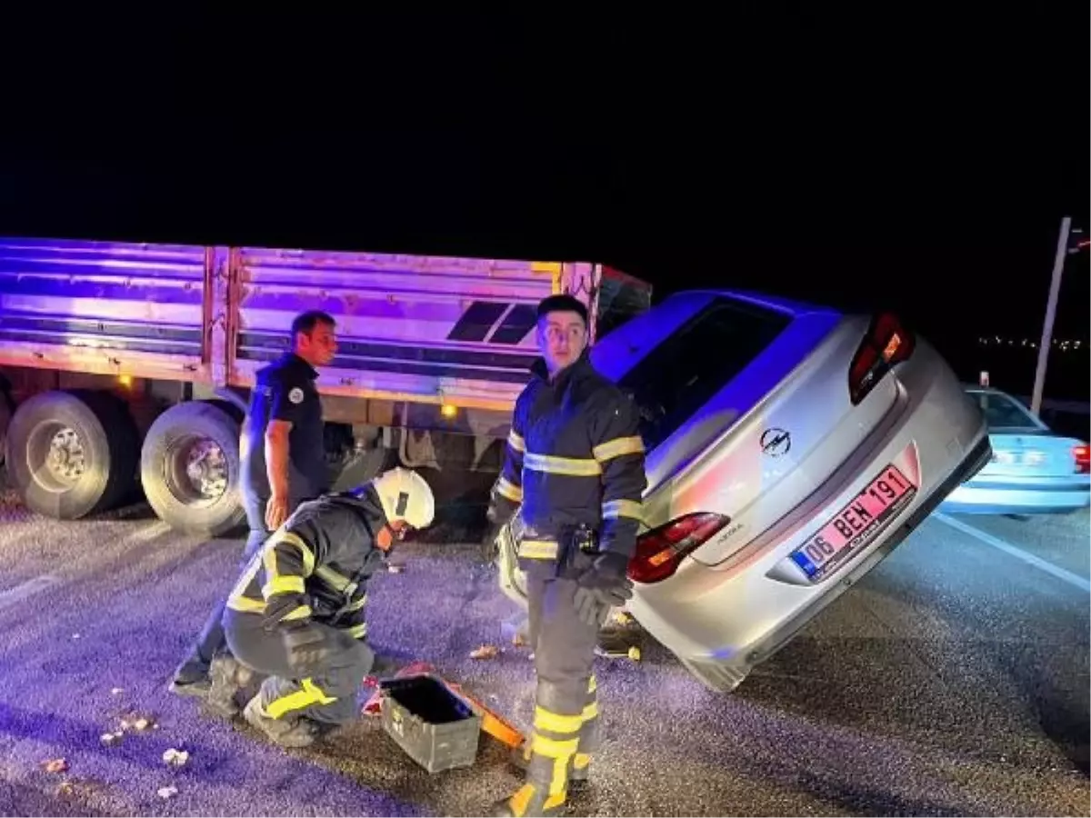 Kırıkkale'de otomobil TIR'ın dorsesine çarptı: 2 yaralı