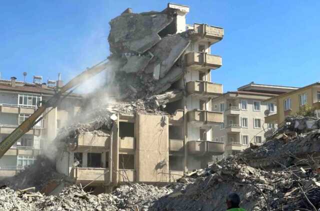 Orta hasarlı binalar yıkılacak mı? Orta hasarlı binalara ne yapılacak, son durum ne? Bakan Özhaseki açıkladı!