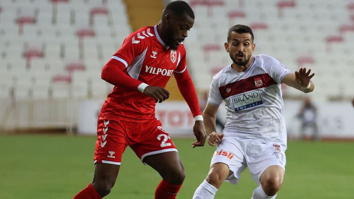 Puanlar bölüşüldü! Süper Lig'in ilk haftasında Sivasspor, Samsunspor'la berabere kaldı