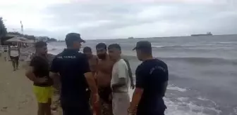 Yasağı dinlemeyip denize girdiler, sahil güvenlik hepsini tek tek çıkardı