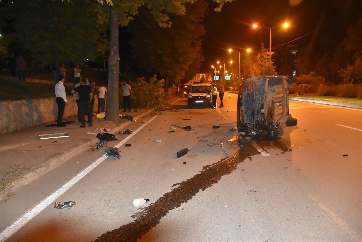Sinop'ta Kaza Yapan Otomobilin Sürücüsü Kaçtı