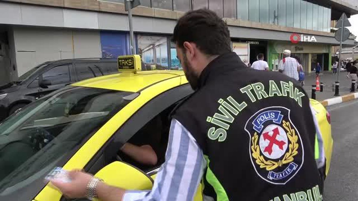 Taksim'de kısa mesafe yolcu seçen taksicilere denetim