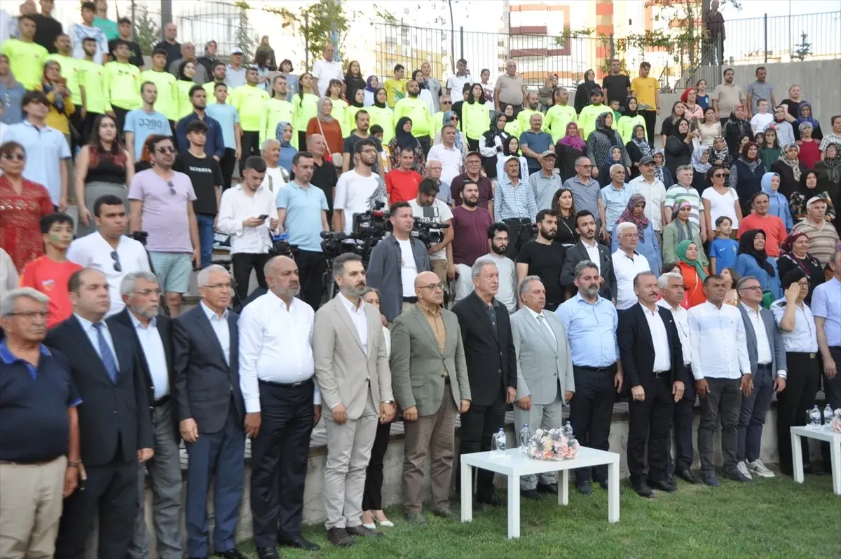 Talas Belediyesi Mevlana Mahalle Meydanı'nı açtı