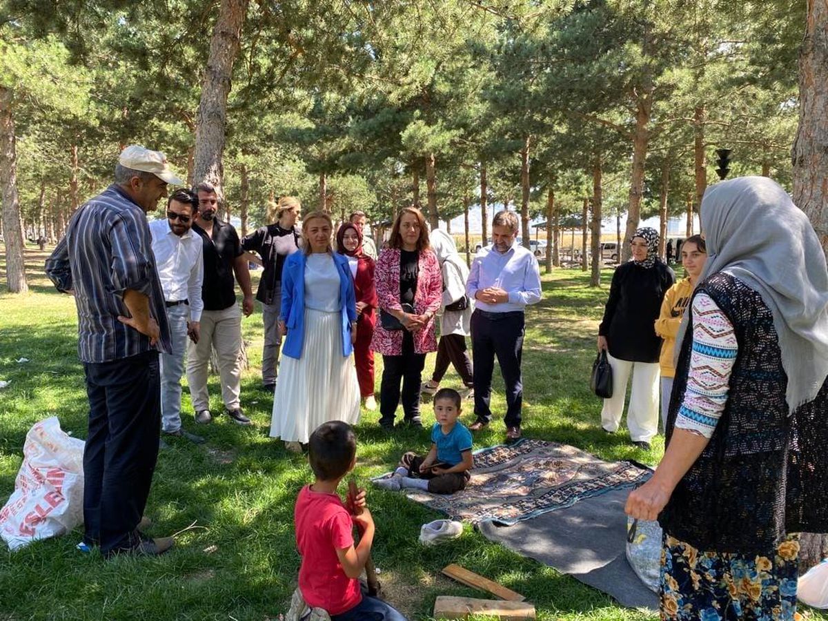 Ak Parti Erzurum'da saha turlarını hızlandırdı